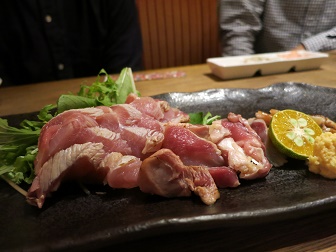 鹿児島天文館にあるミラクルチキン野郎の鶏の刺身