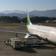 高松空港に到着した春秋航空日本の飛行機