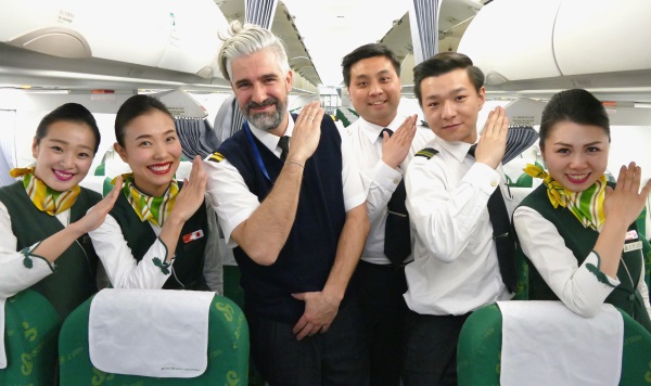 春秋航空8515便上海浦東発羽田行きのクルーの皆さん