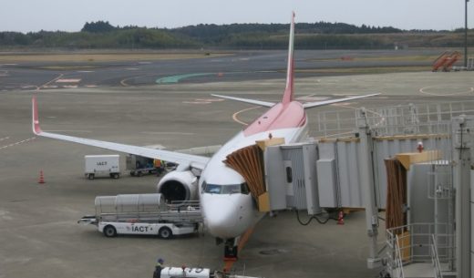 成田発仁川行きのティーウェイ航空の機体