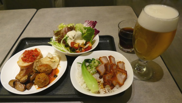 桃園空港第一ターミナルのプラザプレミアムラウンジで無料で食べられる食事の一式