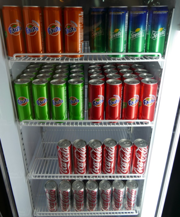 ドンムアン空港国内線エリアでプライオリティパスが使えるコーラルラウンジは缶ジュースが充実