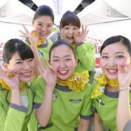 春秋航空日本IJ651便成田～関西の初便の客室乗務員