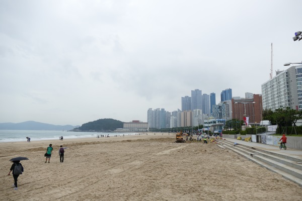 台風18号の被害で海雲台ビーチの「ＢＩＦＦビレッジ」会場は中止に