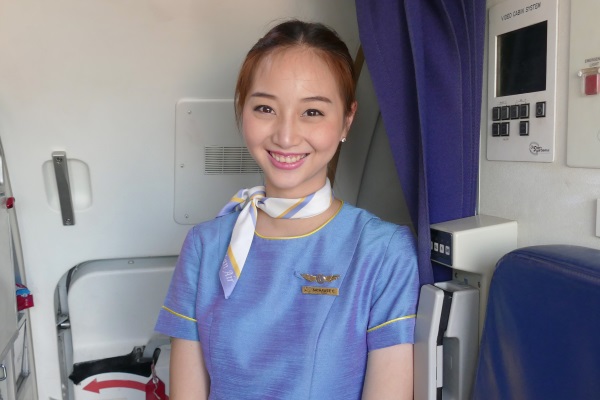 タイの航空会社「Kan Air」(カンエアー)の佐々木希に似ている客室乗務員