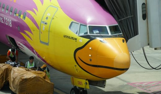 タイのLCC「ノックエア」(Nok Air)の鳥の塗装が施された機体