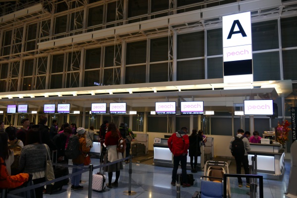 羽田空港国際線ターミナルAカウンターがピーチのチェックインカウンター