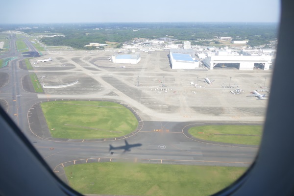 午後2時15分すぎ エアプサンBX111便釜山行きが成田空港を離陸