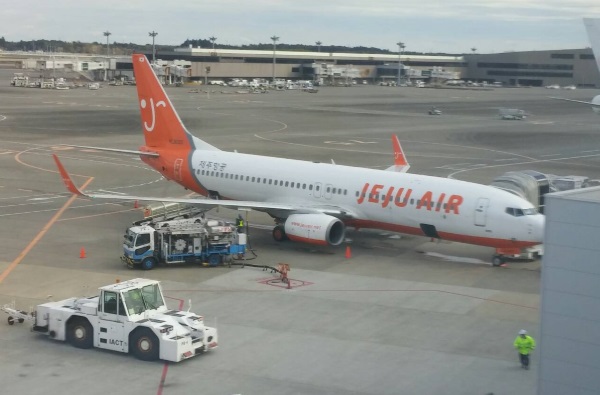 チェジュ航空の成田発釜山行き7C1153便の初便(ボーイング737-800型機)