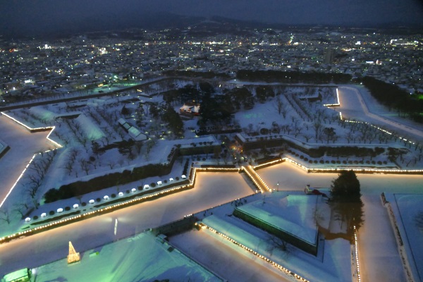 五稜郭タワーから見る五稜郭公園のライトアップ