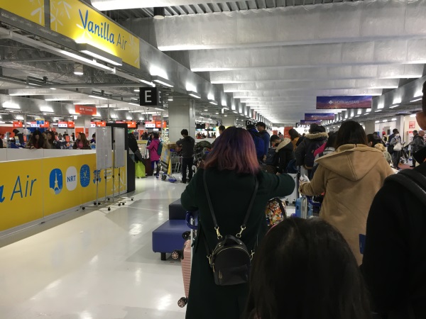 成田空港第3ターミナルのバニラエアのチェックインカウンター