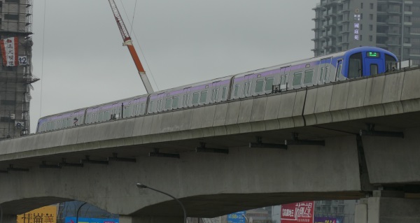 MRT桃園線を利用すると最短約35分で台北駅へ