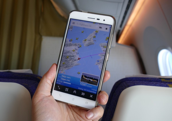 「flightradar24」で現在位置の把握も可能