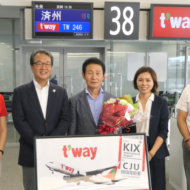 ティーウェイ航空の関西～済州線TW246便の初便の就航記念式典