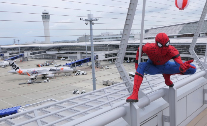 中部国際空港セントレアに登場した公式スパイダーマンとスパイダージェット