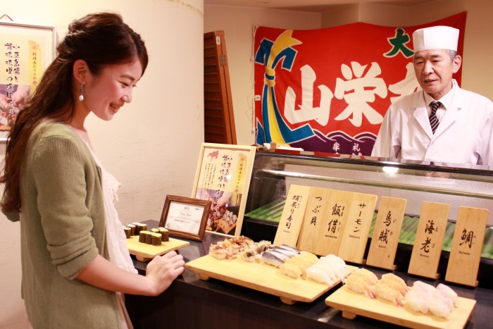 握りたてのお寿司も食べ放題