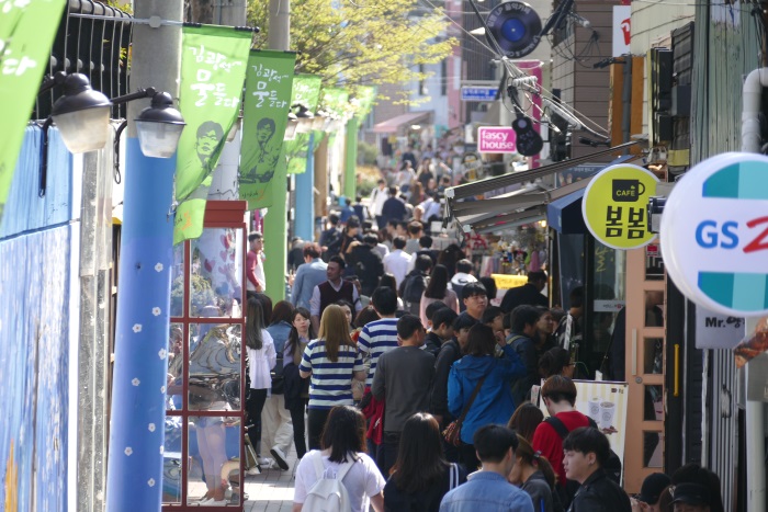 オシャレなカフェが立ち並ぶ韓国・大邱の「キム・グァンソク（金光石）通り」