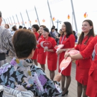 「第9回セントレア盆踊り」に参加したエアアジア・ジャパンの客室乗務員