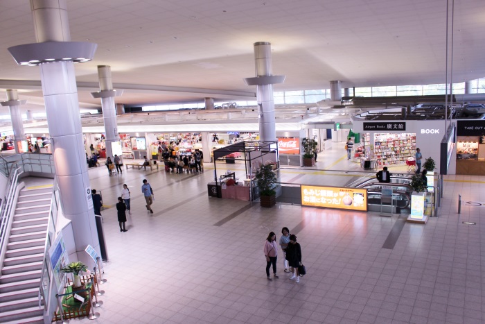 広島空港のターミナル2階からの眺め