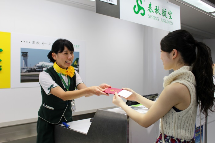 高松空港の春秋航空のチェックインカウンター