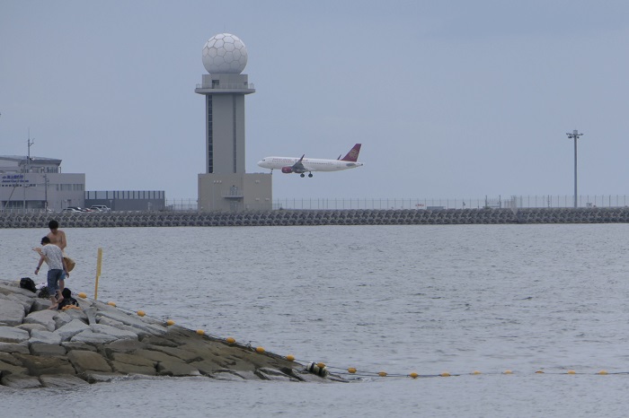 中部国際空港へ着陸する吉祥航空