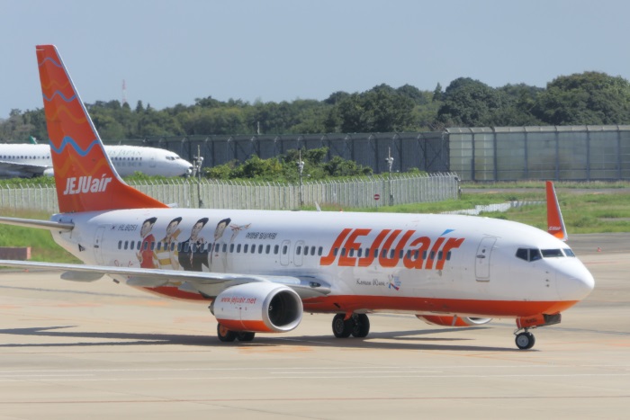 東方神起ラッピング機(成田空港にて2017年9月撮影)