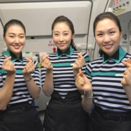 2017年10月31日に成田～ソウル仁川線に新規就航したLCCエアソウルの客室乗務員