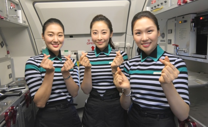 2017年10月31日に成田～ソウル仁川線に新規就航したLCCエアソウルの客室乗務員