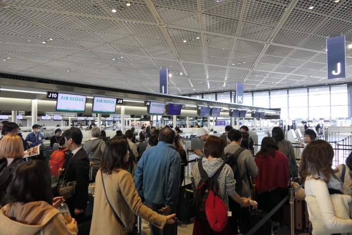 成田空港第1ターミナルのエアソウルのチェックインカウンター