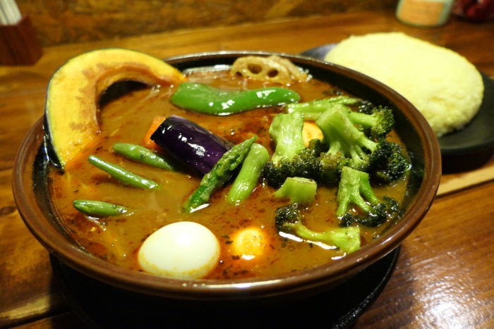 ラマイの名物「スープカレー」(大盛りの状態)