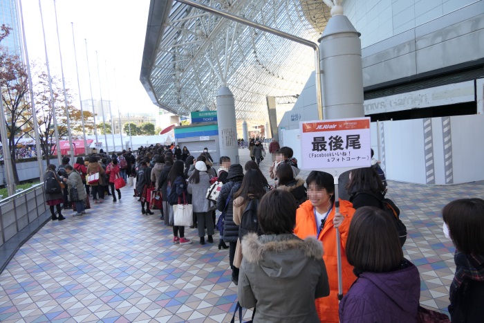 午前10時の開始からチェジュ航空のブースには長蛇の列が